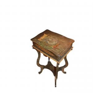 Beautiful French Verins Martin work table with paintings depicting Venice